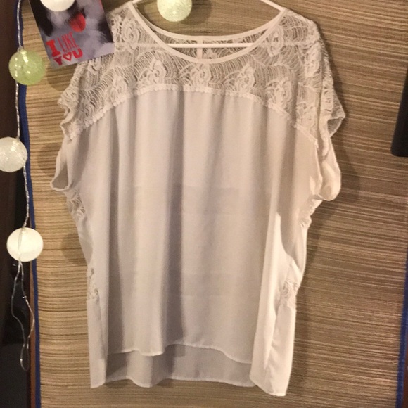 Bellatrix Tops - Off white lace top, women’s BELLATRIX/year round